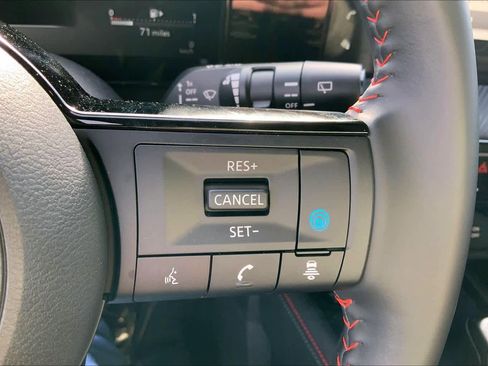 Used 2025 Nissan Kicks SR w/ Interior Electronics Package image 24