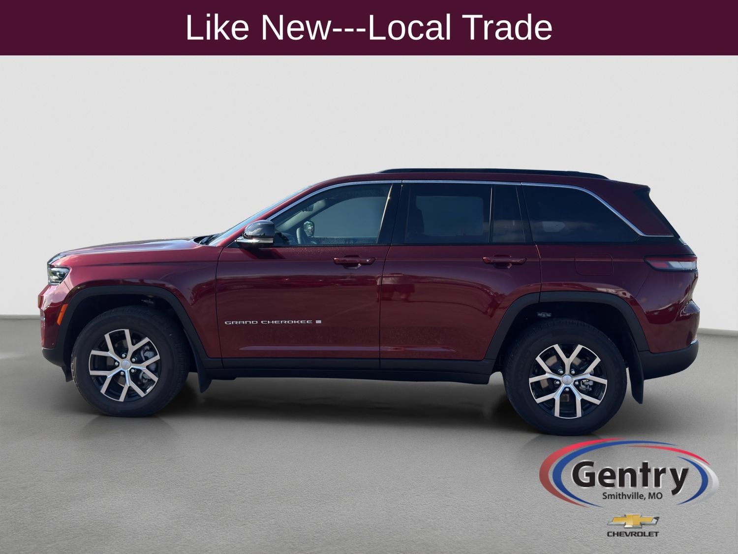 Used 2025 Jeep Grand Cherokee Limited w/ Luxury Tech Group II AWD/4WD image 3