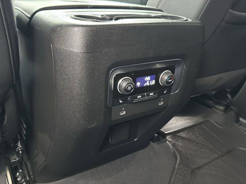 Used 2023 Chevrolet Suburban Z71 w/ Luxury Package image 28