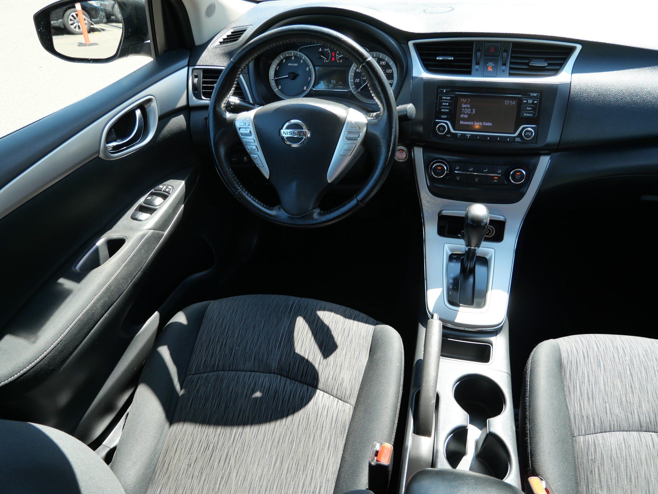 Used 2015 Nissan Sentra SV FWD image 9