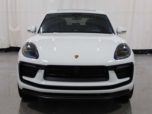 Certified 2025 Porsche Macan image 14