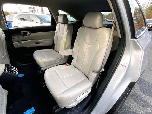 Used 2023 Kia Sorento SX Prestige image 28