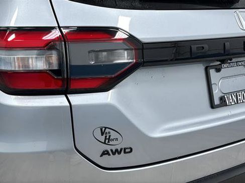 Used 2025 Honda Pilot TrailSport image 35