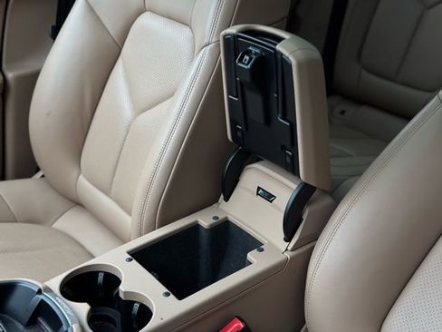 Used 2023 Porsche Macan image 48