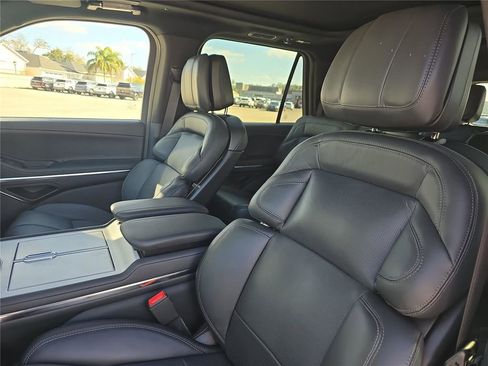 New 2026 Lincoln Navigator Reserve w/ Jet Appearance Package image 18