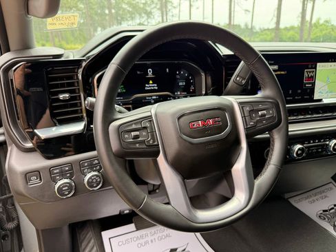 Used 2023 GMC Sierra 1500 SLT w/ X31 Off-Road Package AWD/4WD image 17