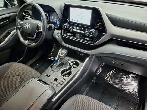 Used 2023 Toyota Highlander LE AWD/4WD image 12
