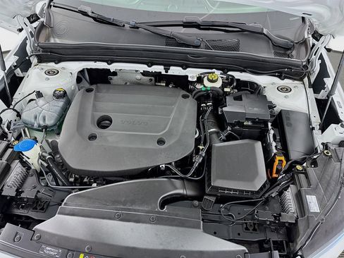 Used 2024 Volvo XC40 B5 Ultimate w/ Protection Package Premier image 33