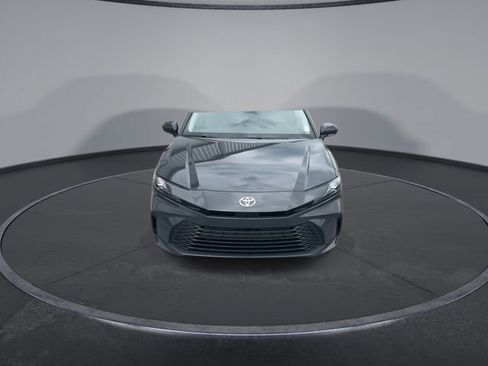 Used 2025 Toyota Camry LE image 5