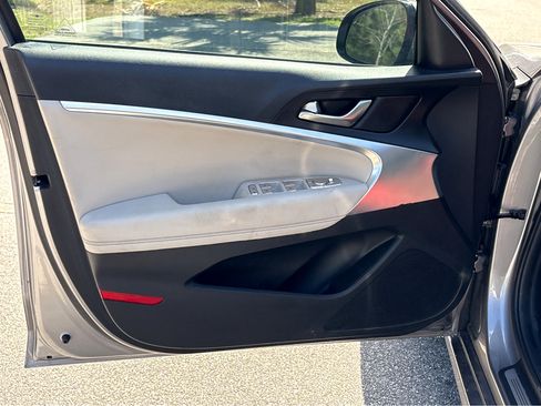 Used 2021 Genesis G70 2.0T image 18