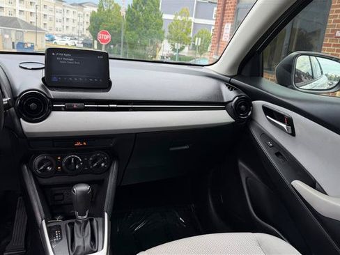 Used 2019 Toyota Yaris L FWD image 25