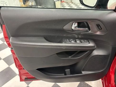 Used 2026 Chrysler Pacifica Select w/ S Appearance Package AWD/4WD image 8