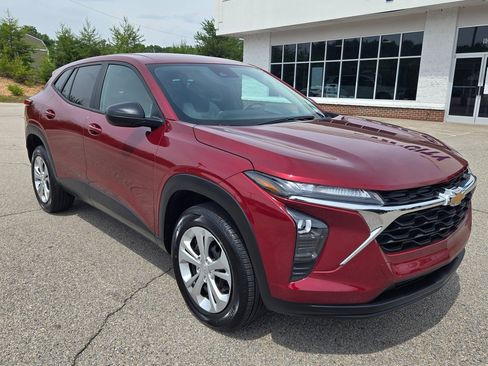 Used 2024 Chevrolet Trax LS image 2