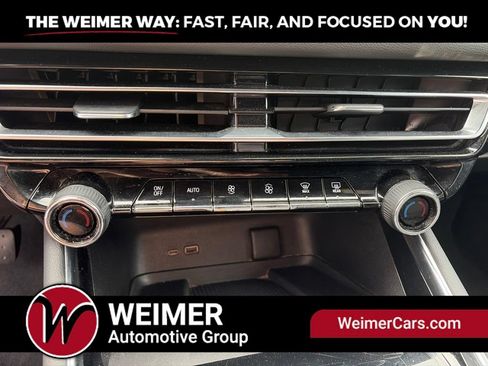 Used 2025 Chevrolet Traverse LT AWD/4WD image 32