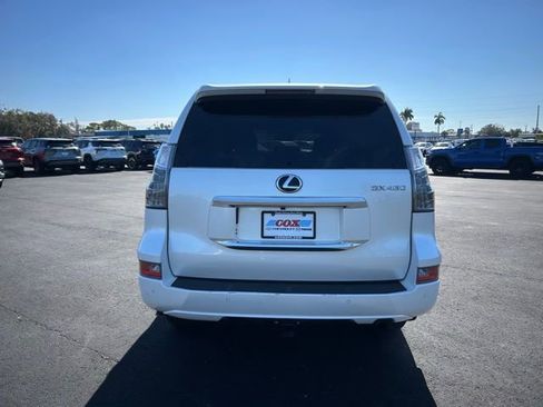 Used 2023 Lexus GX 460 Premium w/ Premium Package image 5