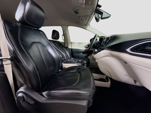 Used 2021 Chrysler Voyager Lxi FWD image 29