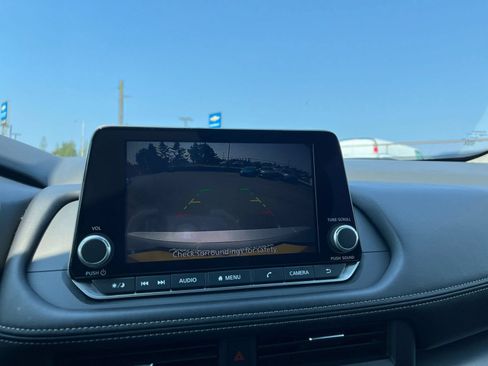 Used 2025 Nissan Rogue SV FWD image 25