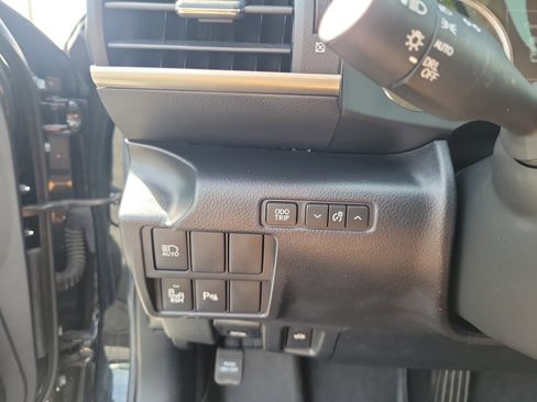 Used 2018 Lexus IS 300 w/ Premium Package RWD image 35