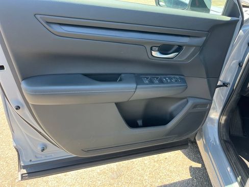 Used 2023 Honda CR-V LX image 10