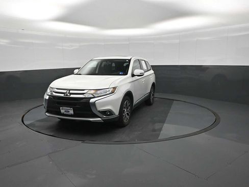 Used 2018 Mitsubishi Outlander SE AWD/4WD image 44