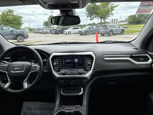 Used 2023 GMC Acadia SLT FWD image 2