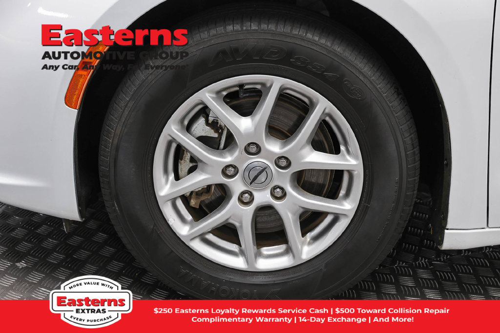 Used 2023 Chrysler Pacifica Touring-L FWD image 35