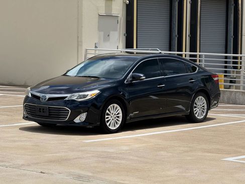 Used 2015 Toyota Avalon Limited w/ Technology Package FWD image 3