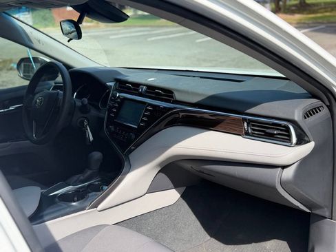 Used 2018 Toyota Camry LE FWD image 16