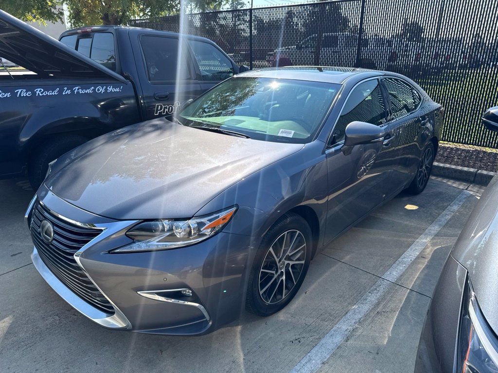 Used 2017 Lexus ES 350 w/ Luxury Package FWD image 4