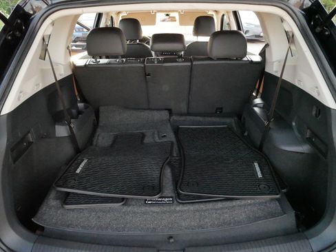 Used 2019 Volkswagen Tiguan SE w/ 3rd Row Seat Package AWD/4WD image 18