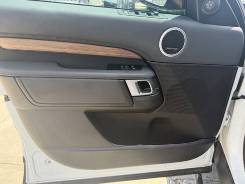 Used 2017 Land Rover Discovery HSE AWD/4WD image 10