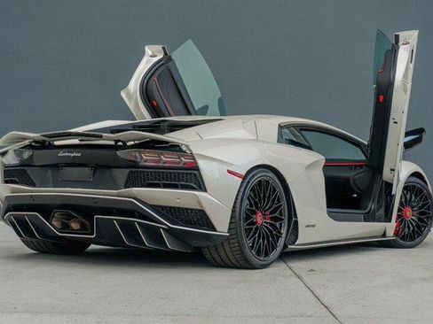 Used 2017 Lamborghini Aventador S image 6