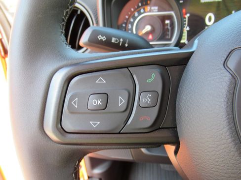 Certified 2025 Jeep Gladiator Mojave w/ Convenience Group AWD/4WD image 23