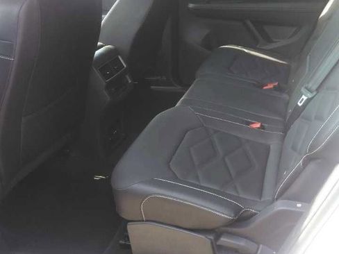 Used 2025 Volkswagen Atlas SE FWD image 15