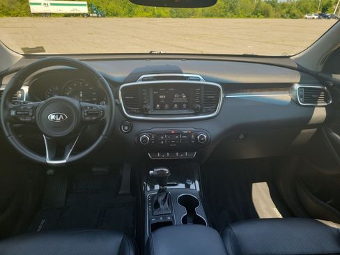 Used 2018 Kia Sorento EX AWD/4WD image 19
