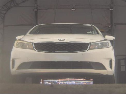 Used 2017 Kia Forte LX FWD image 4
