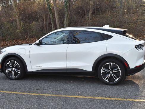 Used 2022 Ford Mustang Mach-E Select image 5