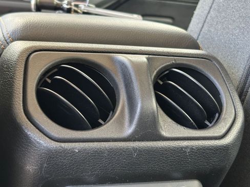 Used 2025 Jeep Wrangler Unlimited Sahara AWD/4WD image 22