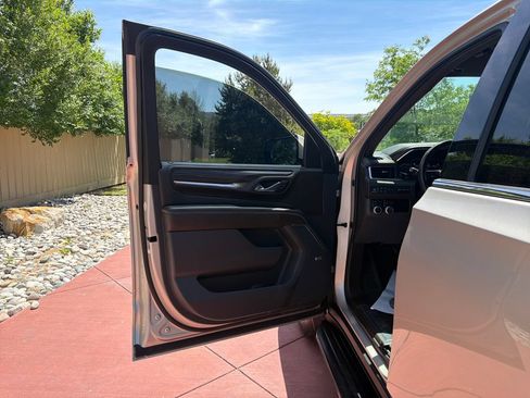 Used 2021 GMC Yukon Denali w/ Advanced Technology Package AWD/4WD image 10