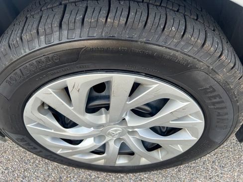 Used 2019 Toyota Corolla LE FWD image 16