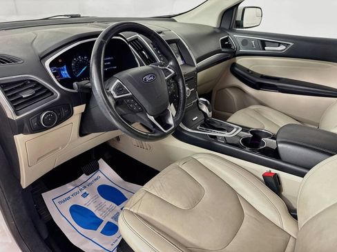 Used 2018 Ford Edge Titanium w/ Technology Package FWD image 9