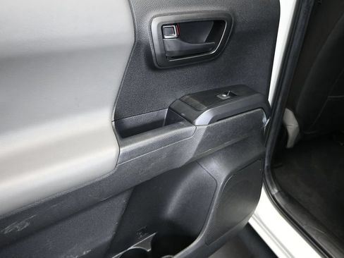 Used 2022 Toyota Tacoma SR w/ SR Convenience Package RWD image 15