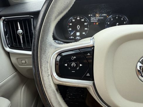 Used 2017 Volvo S90 T6 Momentum w/ Vision Package image 16