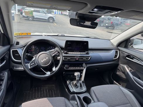 Used 2022 Kia Seltos S FWD image 10