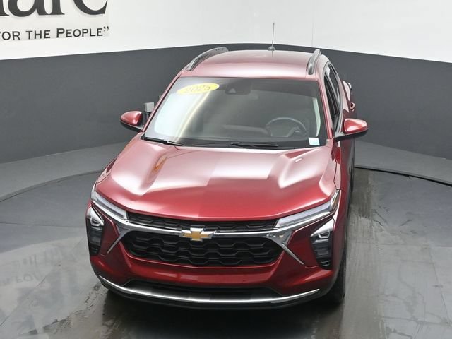 Used 2025 Chevrolet Trax LT w/ Driver Confidence Package FWD image 60