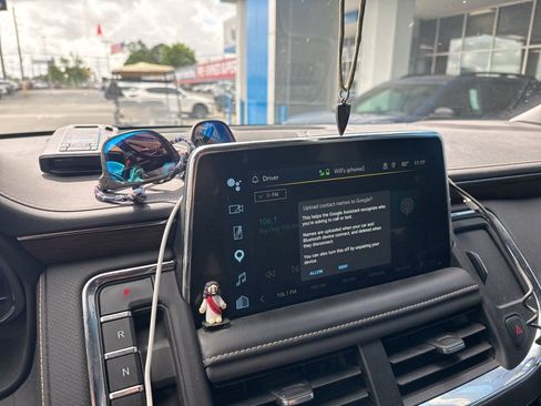 Used 2023 Chevrolet Suburban Premier image 8