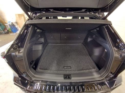 New 2026 Volkswagen Tiguan SEL R-Line AWD/4WD image 15