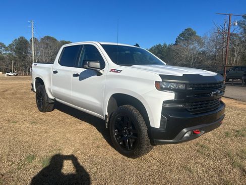 Used 2021 Chevrolet Silverado 1500 LT Trail Boss w/ LPO, Dark Essentials Package image 9