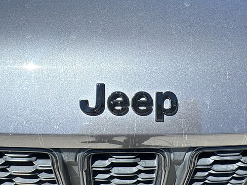 Used 2021 Jeep Grand Cherokee L Laredo image 8