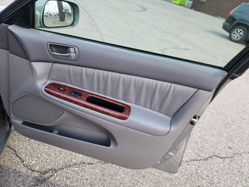 Used 2006 Toyota Camry XLE FWD image 17